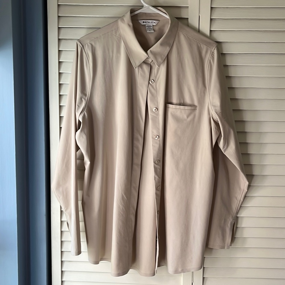 Athleta LG tan shirt